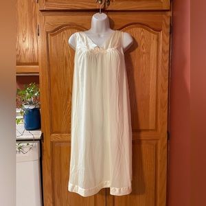 NWOT Vanity Fair Nightie Size MEDIUM Vintage 60s Palest Yellow Sexy Lingerie